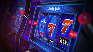Slot game interface and bonus features